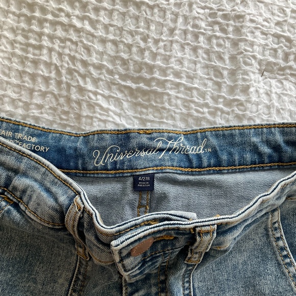 Universal Threads. Size 4 27 skinny Jean. Light denim - Picture 2 of 5